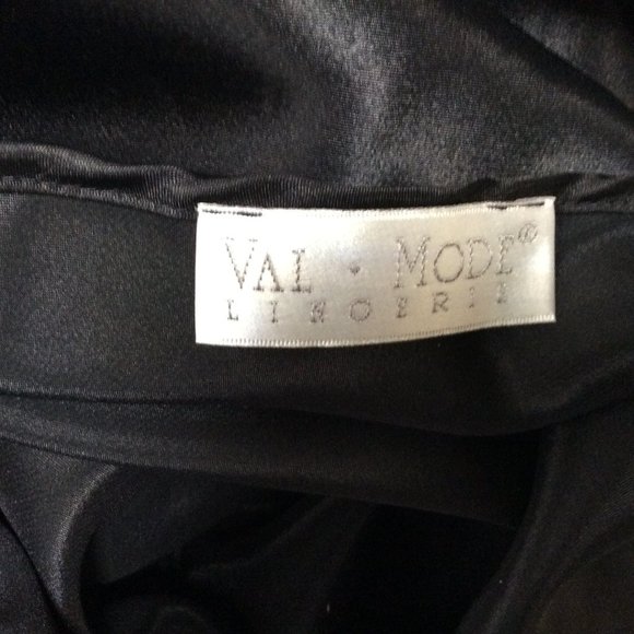 Luxury black satin and lace beaded negligee, size M, like new! - Picture 9 of 9